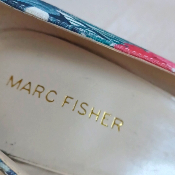 Marc Fisher, Womens, Hibiscus Floral 3.5", Classic Pointed Toe Heels. - Picture 5 of 9